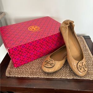 Tory Burch Ballet flats with logo. Worn 2x. Seem to run small. 8 1/2 M